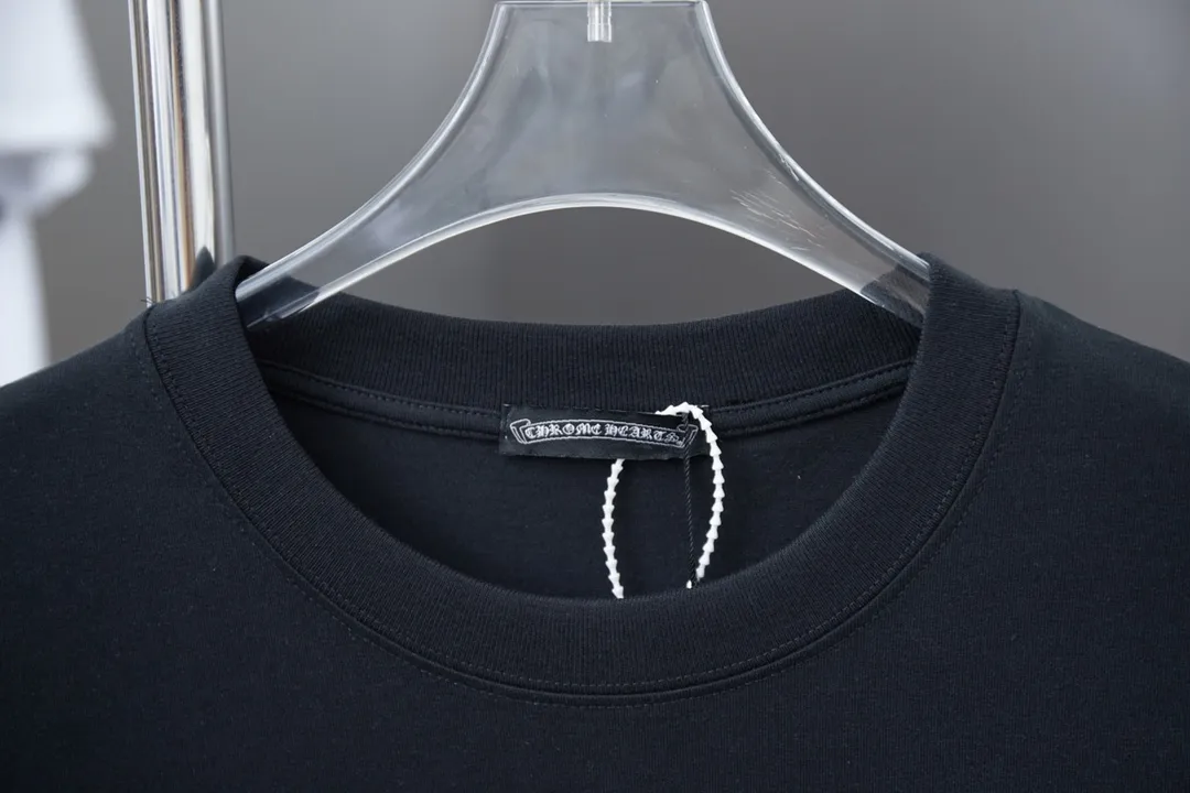 🅿️220 Ch*ome Hearte 25SS new style for early spring, short-sleeved Croix heart diamonds, light luxury, essential item for daily commuting for men and women, correct version, welcome to compare, detailed features · 320g 100% pure cotton double yarn jersey fabric · Special thickened 32 pieces of double-strand 1X1 thread in the same vat custom dyeing · Imported Australian matte pearlescent diamonds ➕ Artificial spray color · Double needle stitching and cross-stitching process · Original main mark, washed tag, brand moisture-proof paper packaging Color: black/white Size: S/M/L/XL